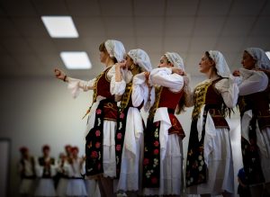 greek-sirtaki-dancers-7